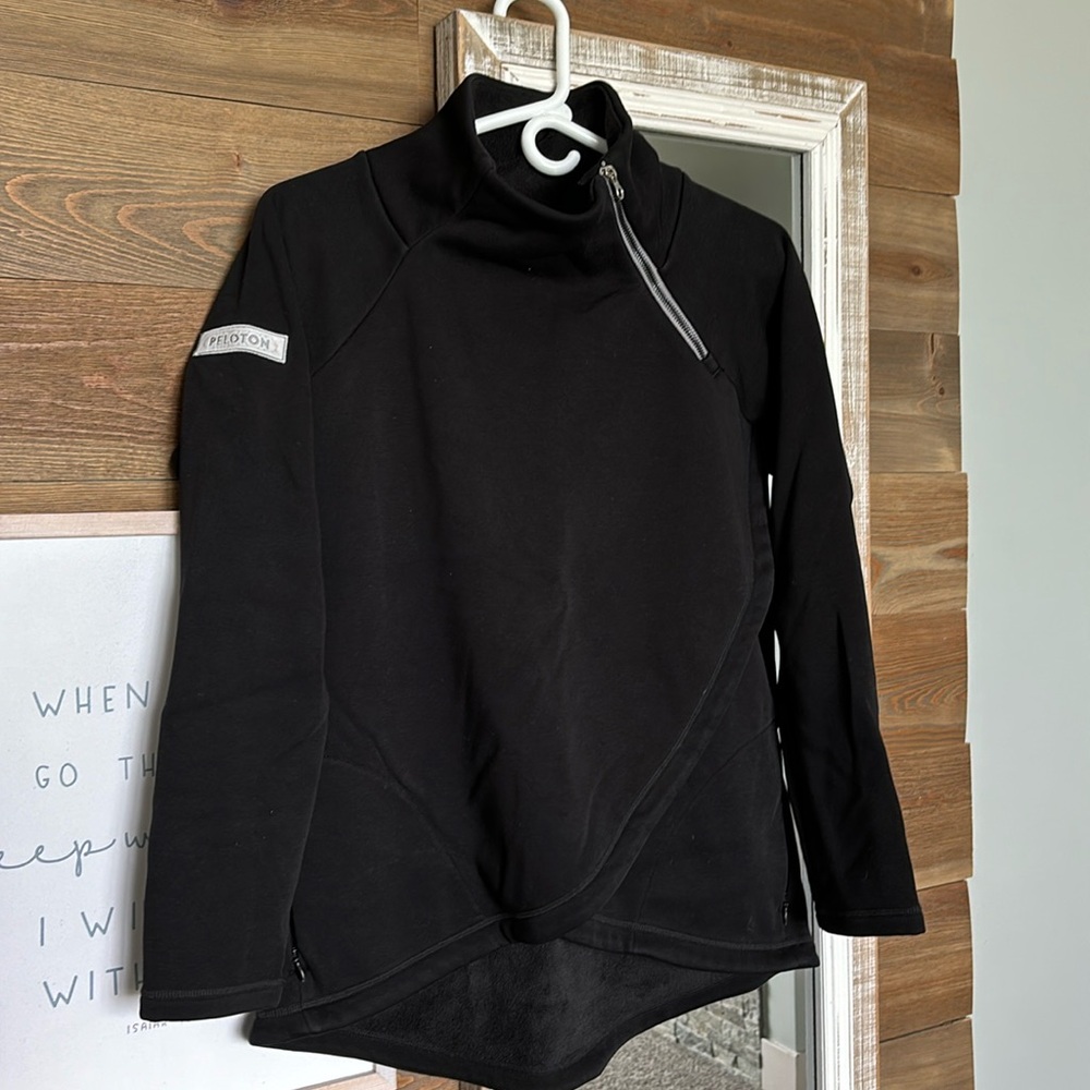 Peloton sweatshirt black asymmetrical 1/4 zip